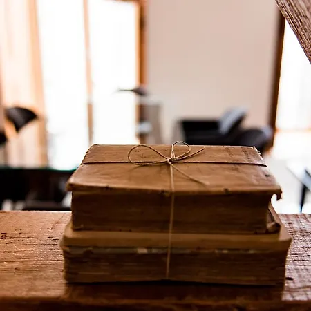 Flora Chiado Apartment Lisbon