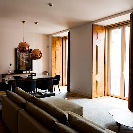 فلورا تشيادو *