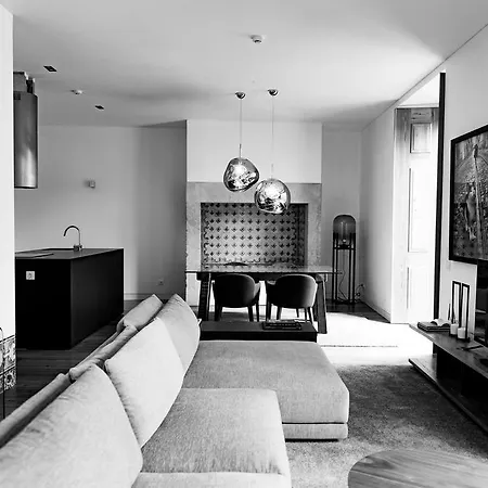 فلورا تشيادو *