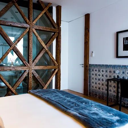Flora Chiado Apartment
